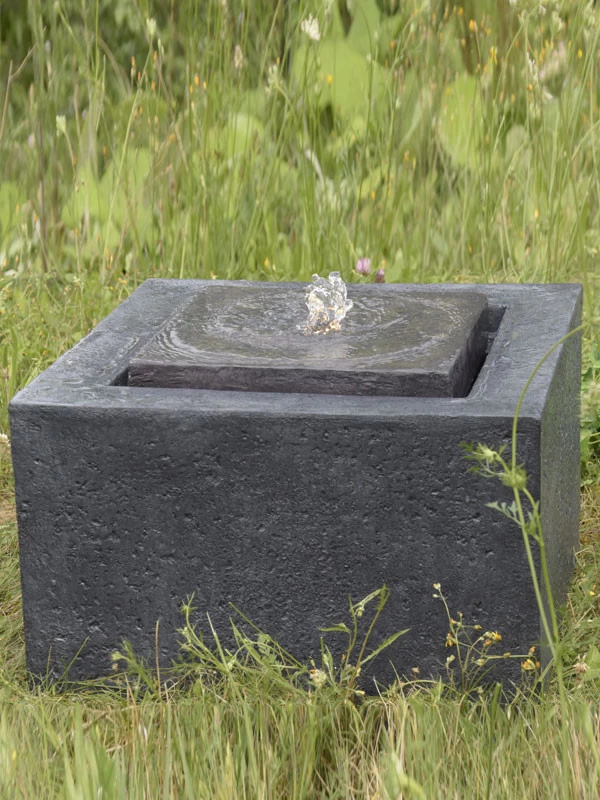 Brunnen Quader aus Polystone (Art.Nr. Gr111) 1 Brunnen Quader aus Polystone (Art.Nr. Gr111)